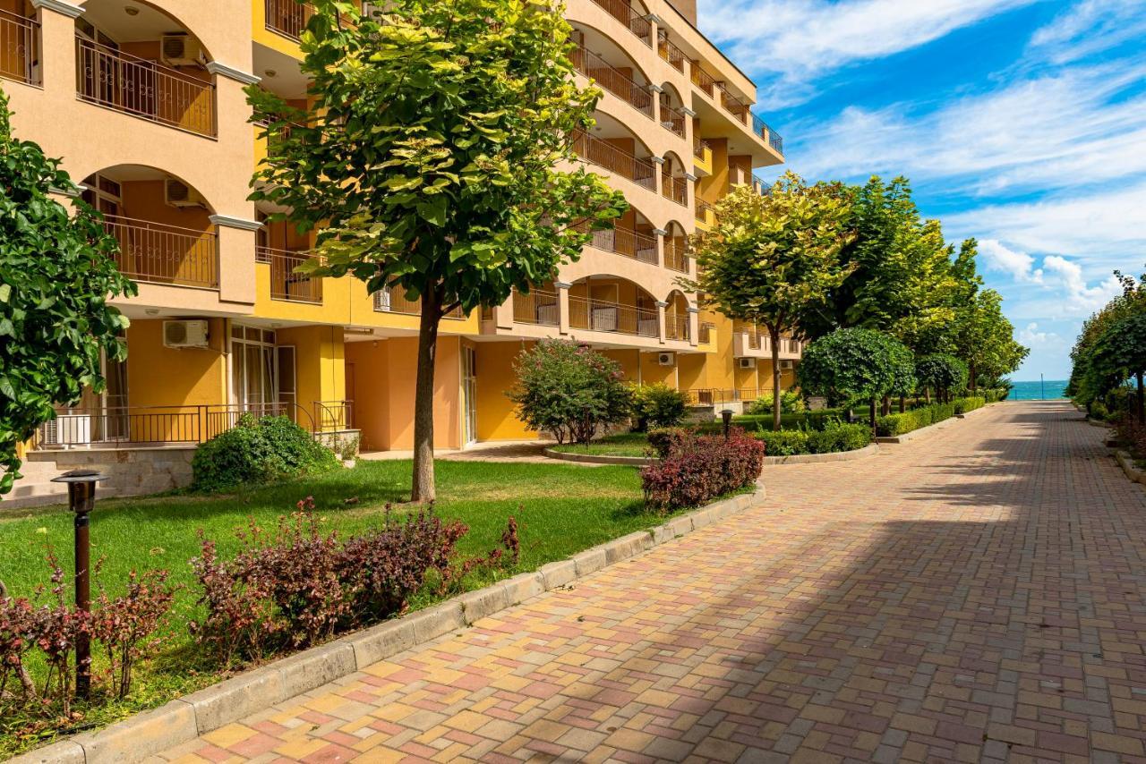 Menada Grand Resort Apartments Aheloy Exterior photo